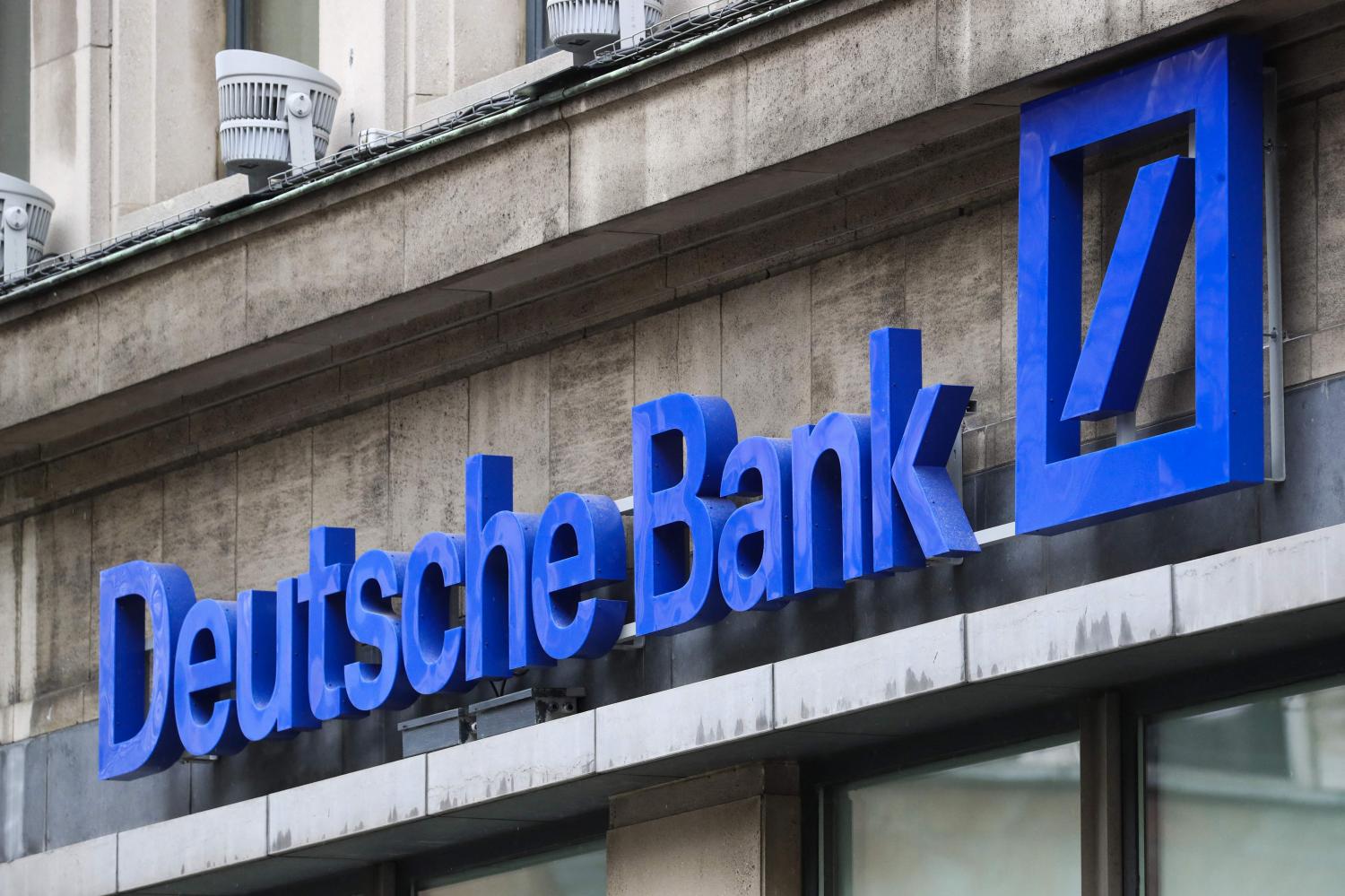 Europe’s banking stocks tumble amid contagion fears
